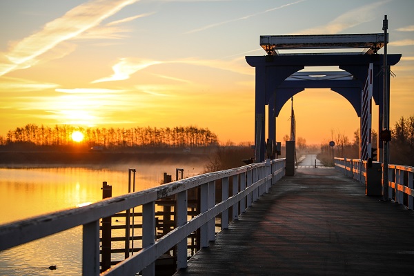 De brug in Thorn bij zonsondergang (Kristel Fotografie)