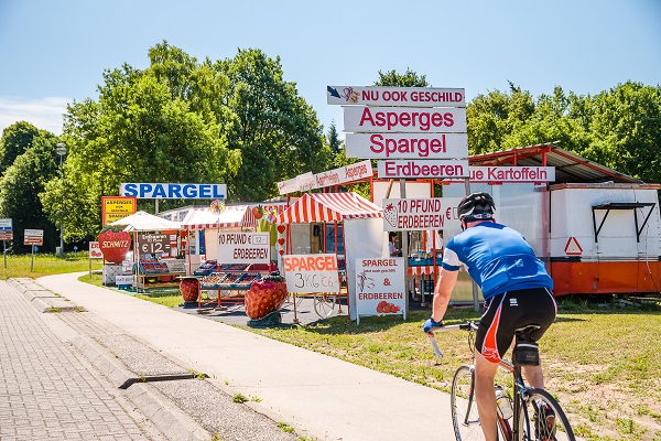 Spargelstände entlang der Strecke